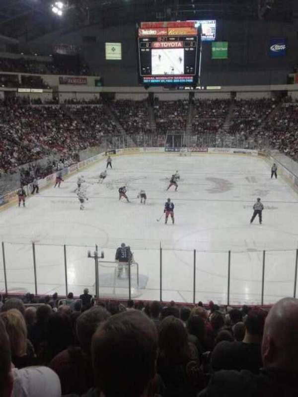 Giant Center, bloc: 101, rangée: T, place: 8