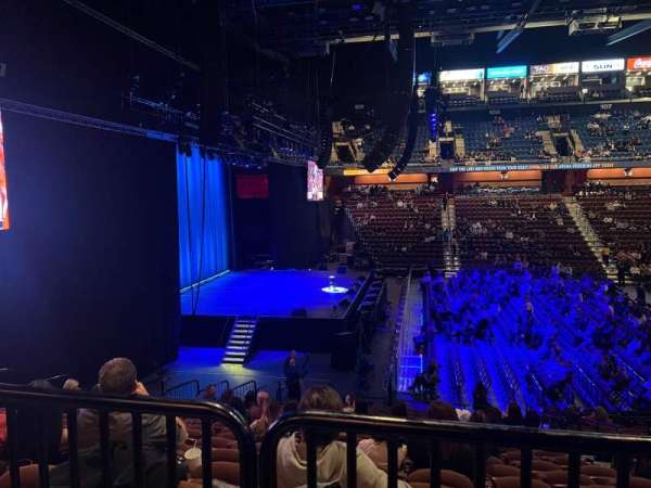 Mohegan Sun Arena, bloc: 26, rangée: T, place: 4
