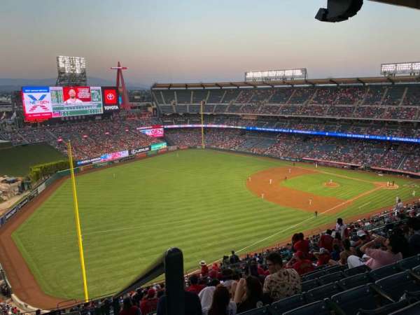 Angel Stadium, bloc: 506, rangée: R, place: 25