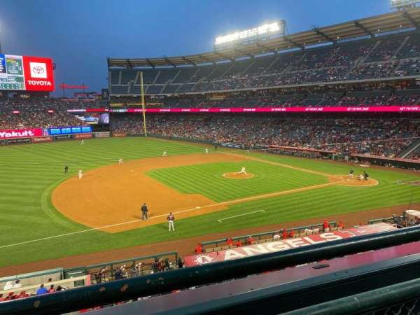 Angel Stadium, bloc: 315, rangée: A, place: 4