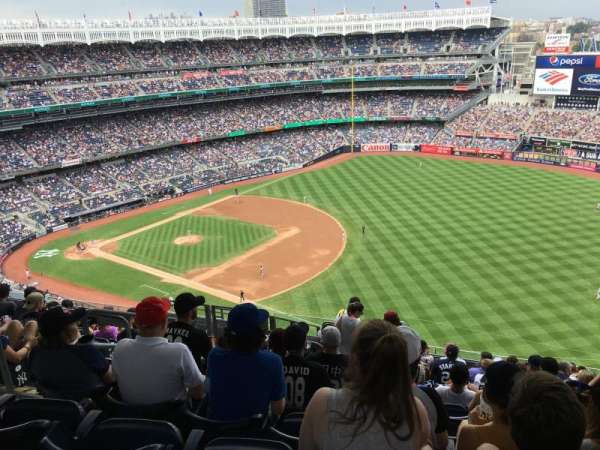 Yankee Stadium, bloc: 411, rangée: 13, place: 18
