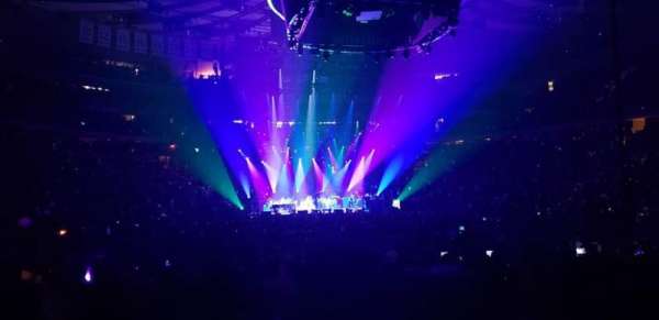 Madison Square Garden, bloc: 1, rangée: 18, place: 1