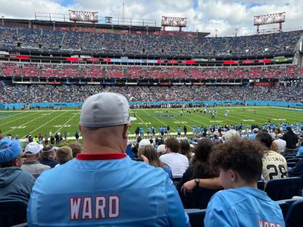 Nissan Stadium, bloc: 136, rangée: FF, place: 22