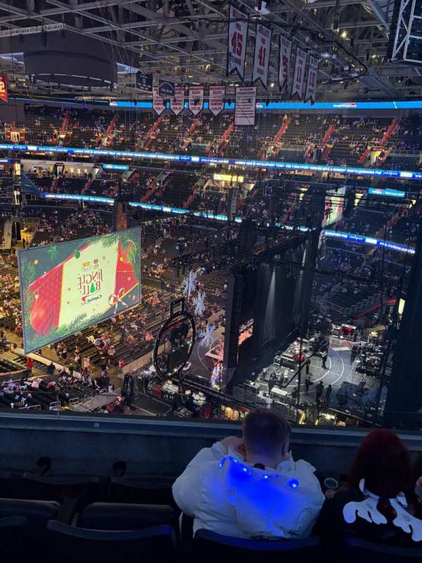 Capital One Arena, bloc: 421, rangée: D, place: 13