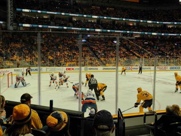 Bridgestone Arena, bloc: 113, rangée: FF, place: 1
