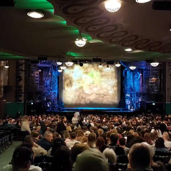 Apollo Victoria Theatre, bloc: Stalls, rangée: ZJ, place: 37