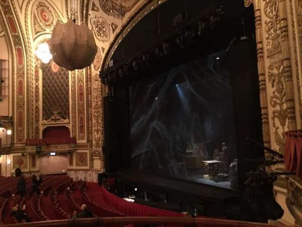 Cadillac Palace Theater, bloc: Dress Circle R, rangée: BB, place: 8