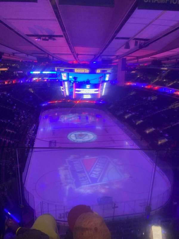 Madison Square Garden, bloc: 319, rangée: 2, place: 21