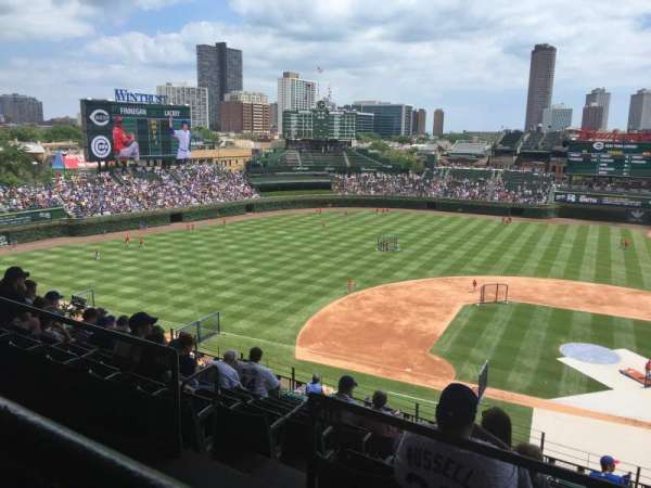 Wrigley Field, bloc: 412L, rangée: 1, place: 16