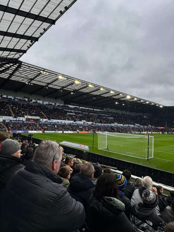 Swansea.com Stadium, bloc: South Lower 3, rangée: I, place: 72