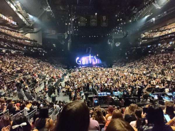 Climate Pledge Arena, bloc: 21, rangée: S, place: 16