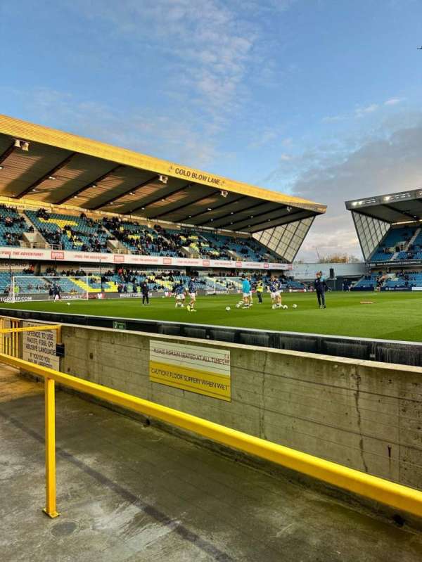 The Den, bloc: 43, rangée: A, place: 80