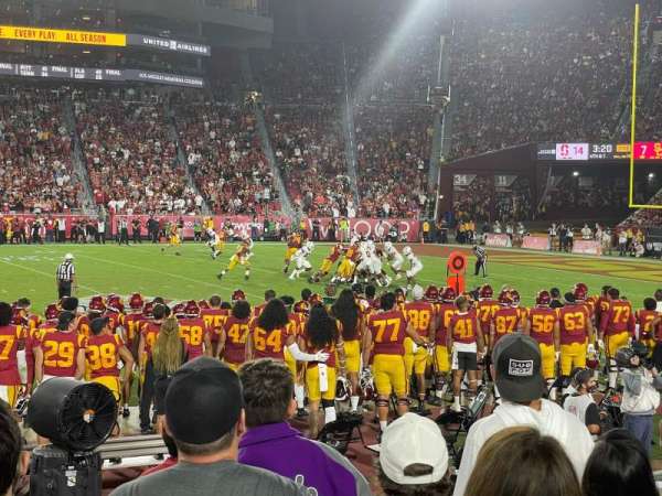 Los Angeles Memorial Coliseum, bloc: 121A, rangée: 6, place: 8-10