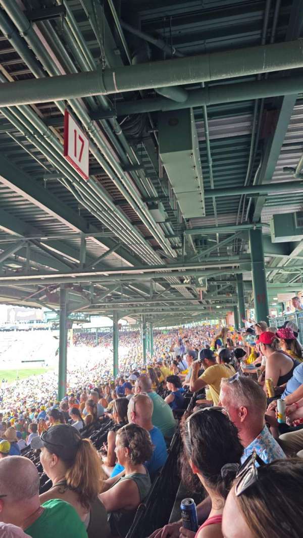 Fenway Park, bloc: Grandstand 17, rangée: 14, place: 23