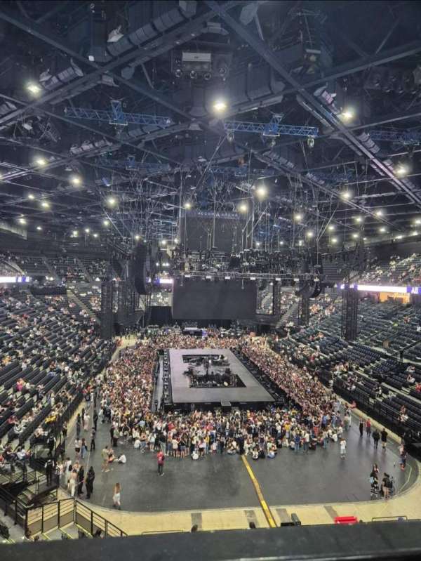 Accor Arena, bloc: Corbeille U, rangée: CU1, place: 22