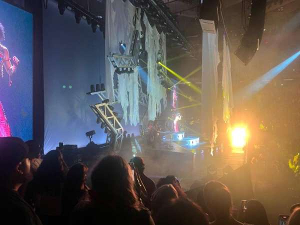 Madison Square Garden, bloc: 115, rangée: 6, place: 13