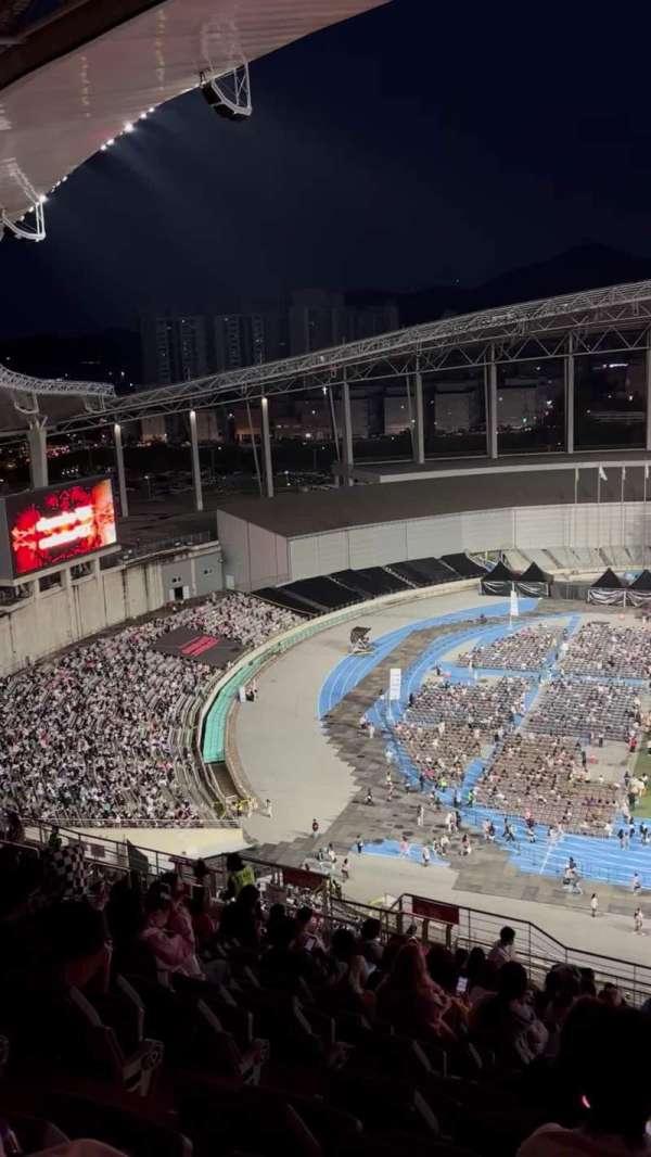 Incheon Asiad Main Stadium, bloc: W66, rangée: 22, place: 09