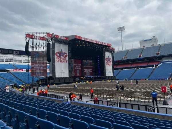 Highmark Stadium, bloc: 111, rangée: 10, place: 4