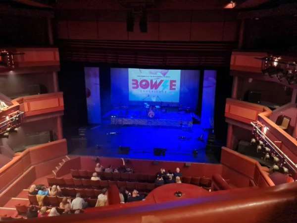Towngate Theatre, bloc: Upper circle, rangée: A, place: 14