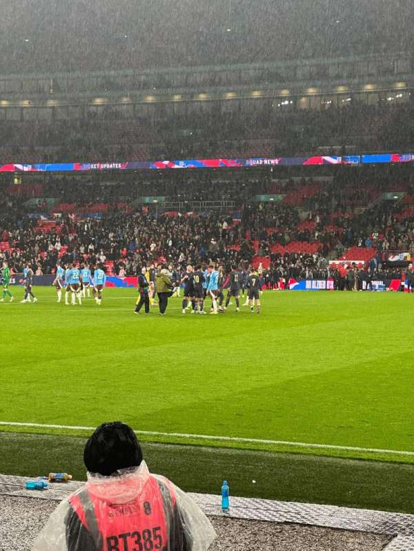 Wembley Stadium, bloc: 120, rangée: 2, place: 246