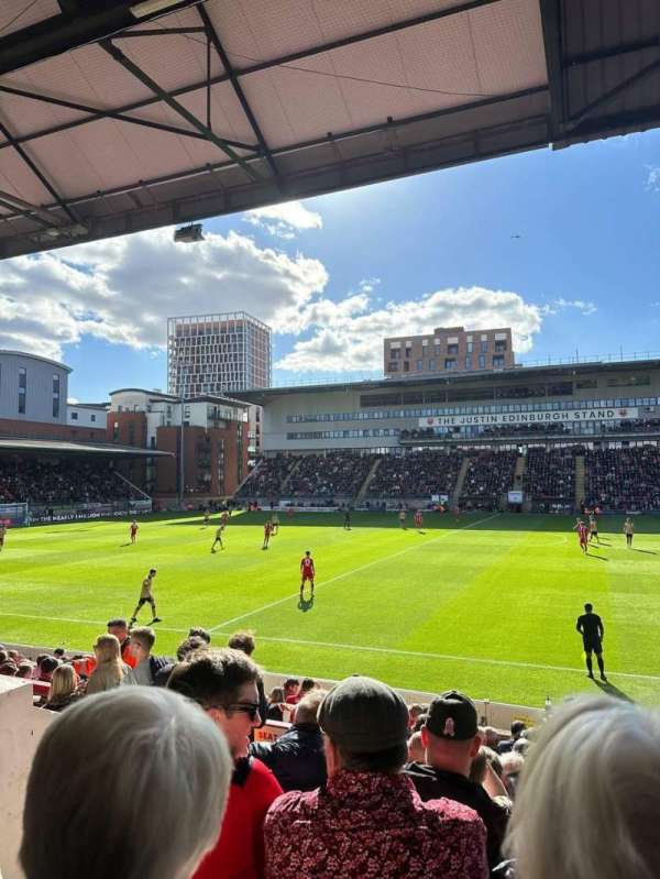 Brisbane Road, bloc: East Stand C, rangée: G, place: 76