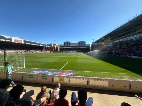 Brisbane Road, bloc: North Stand B, rangée: D, place: 43