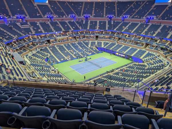 Arthur Ashe Stadium, bloc: 306, rangée: J, place: 3