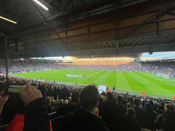 Elland Road, bloc: B4, rangée: K, place: 100