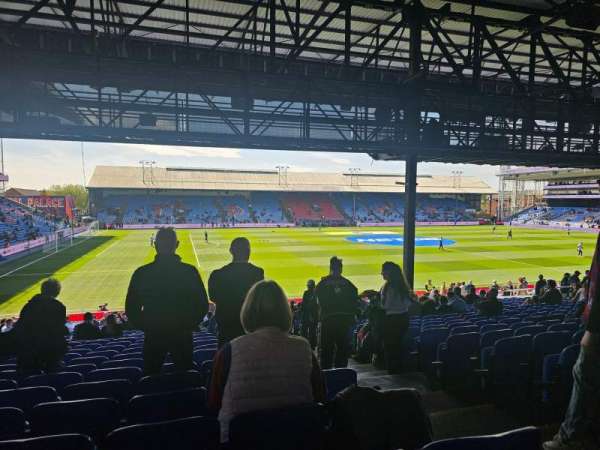 Selhurst Park, bloc: AW-Y, rangée: 32, place: 201