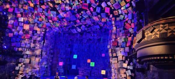 Cambridge Theatre, bloc: Stalls, rangée: Q, place: 5