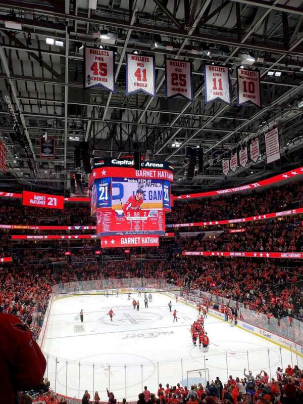 Capital One Arena, bloc: 104, rangée: Y