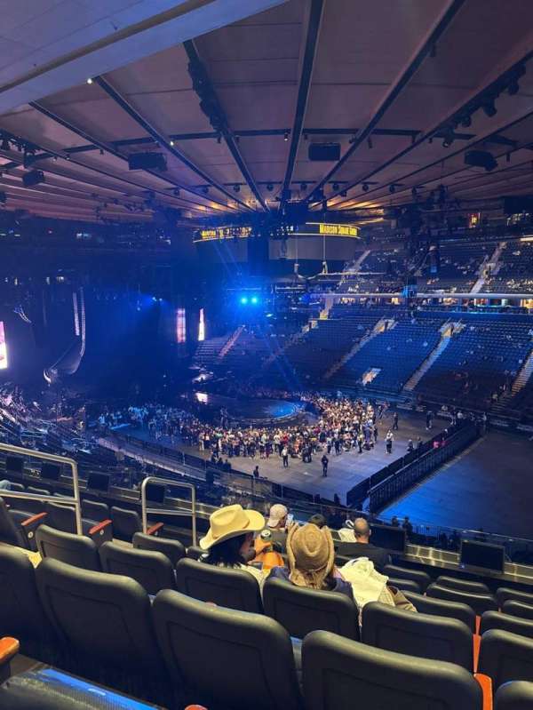 Madison Square Garden, bloc: 227, rangée: 7, place: 3
