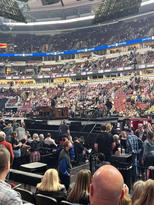 United center, bloc: 110, rangée: 6, place: 13