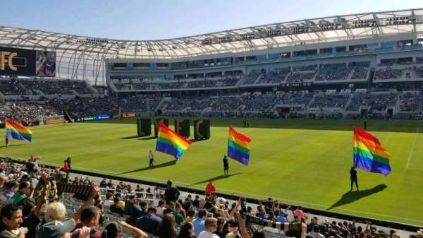BMO Stadium, bloc: 110, rangée: U, place: 1