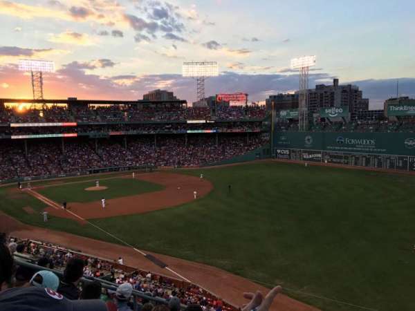 Fenway Park, bloc: Right Field Roof Deck Box 29, rangée: G, place: 1