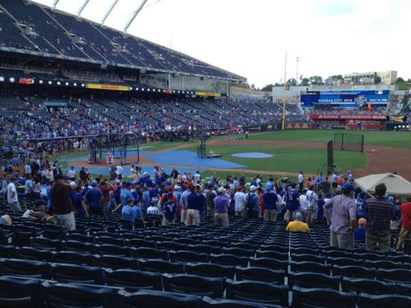 Kauffman Stadium, bloc: 135, rangée: X, place: 6