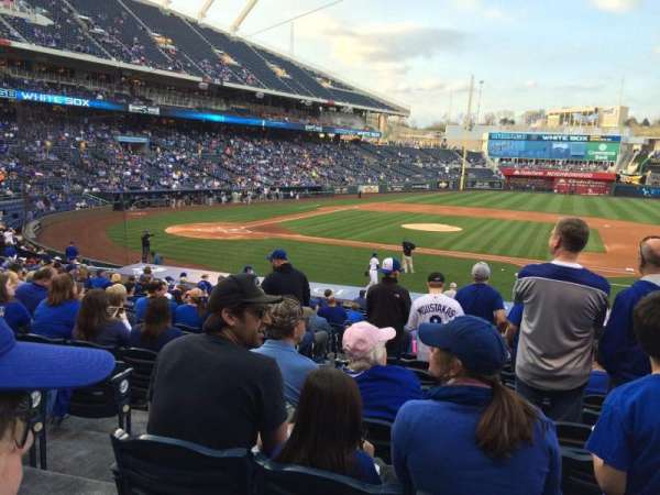 Kauffman Stadium, bloc: 135, rangée: X, place: 1