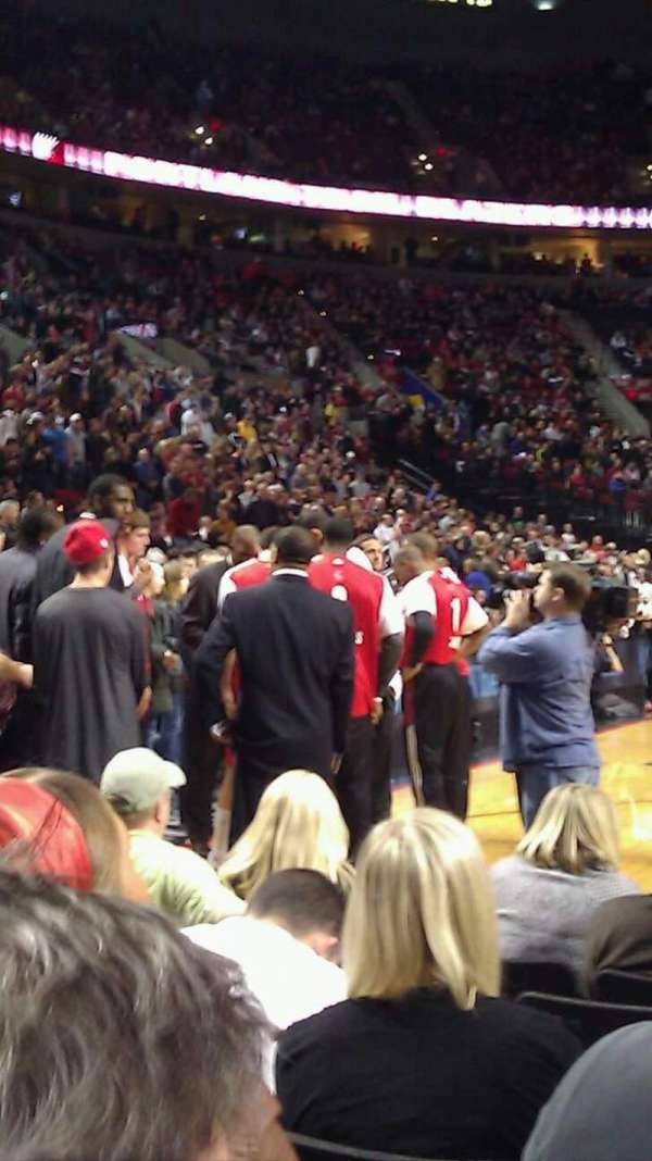 Moda Center, bloc: 118, rangée: FF, place: 3