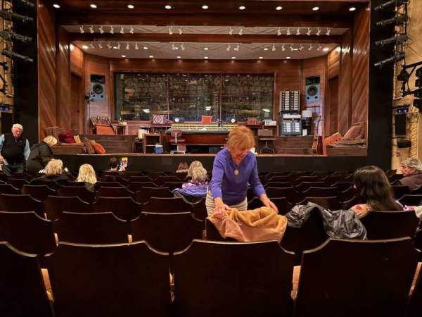 John Golden Theatre, bloc: Orchestra C, rangée: K, place: 109