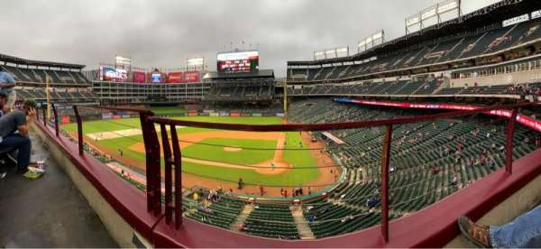 Globe Life Park in Arlington, bloc: 222, rangée: 1, place: 9