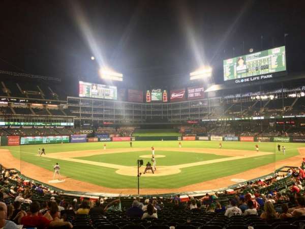 Globe Life Park in Arlington, bloc: 26, rangée: 20, place: 9