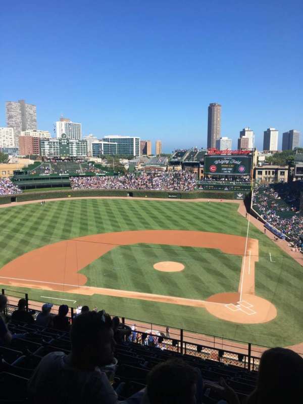 Wrigley Field, bloc: 313L, rangée: 10, place: 15
