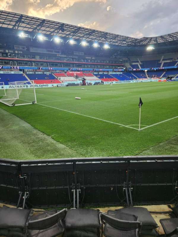 Sports Illustrated Stadium, bloc: 130, rangée: 1, place: 9