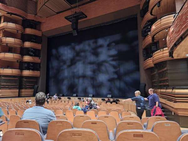 Donald Gordon Theatre at the Wales Millennium Centre, bloc: Stalls, rangée: J, place: 46