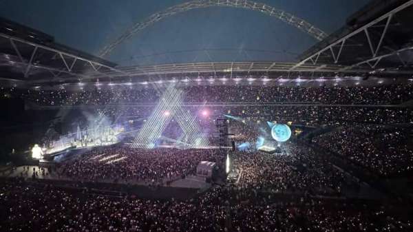 Wembley Stadium, bloc: 525, rangée: 1, place: 353