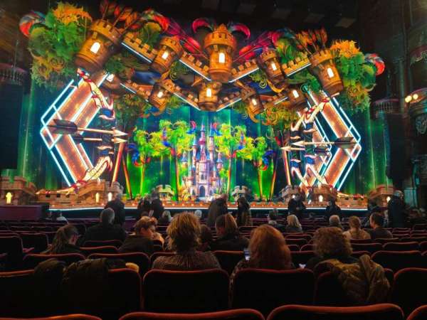 The London Palladium, bloc: Middle, rangée: N, place: 30