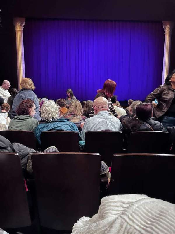 Academy of Music, bloc: Parquet Center, rangée: F, place: 111