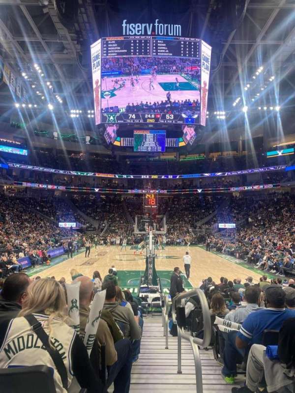 Fiserv Forum, bloc: 112, rangée: 5, place: 5