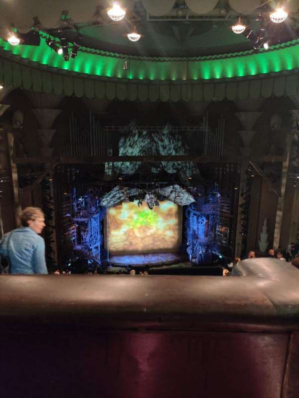 Apollo Victoria Theatre, bloc: Dress Circle, rangée: R, place: 33
