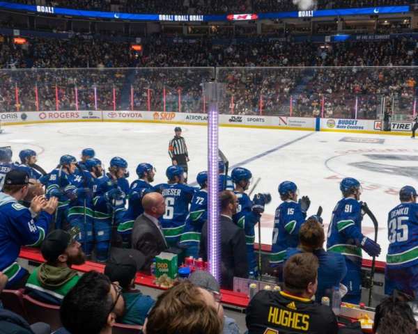 Rogers Arena, bloc: 117, rangée: 6, place: 1